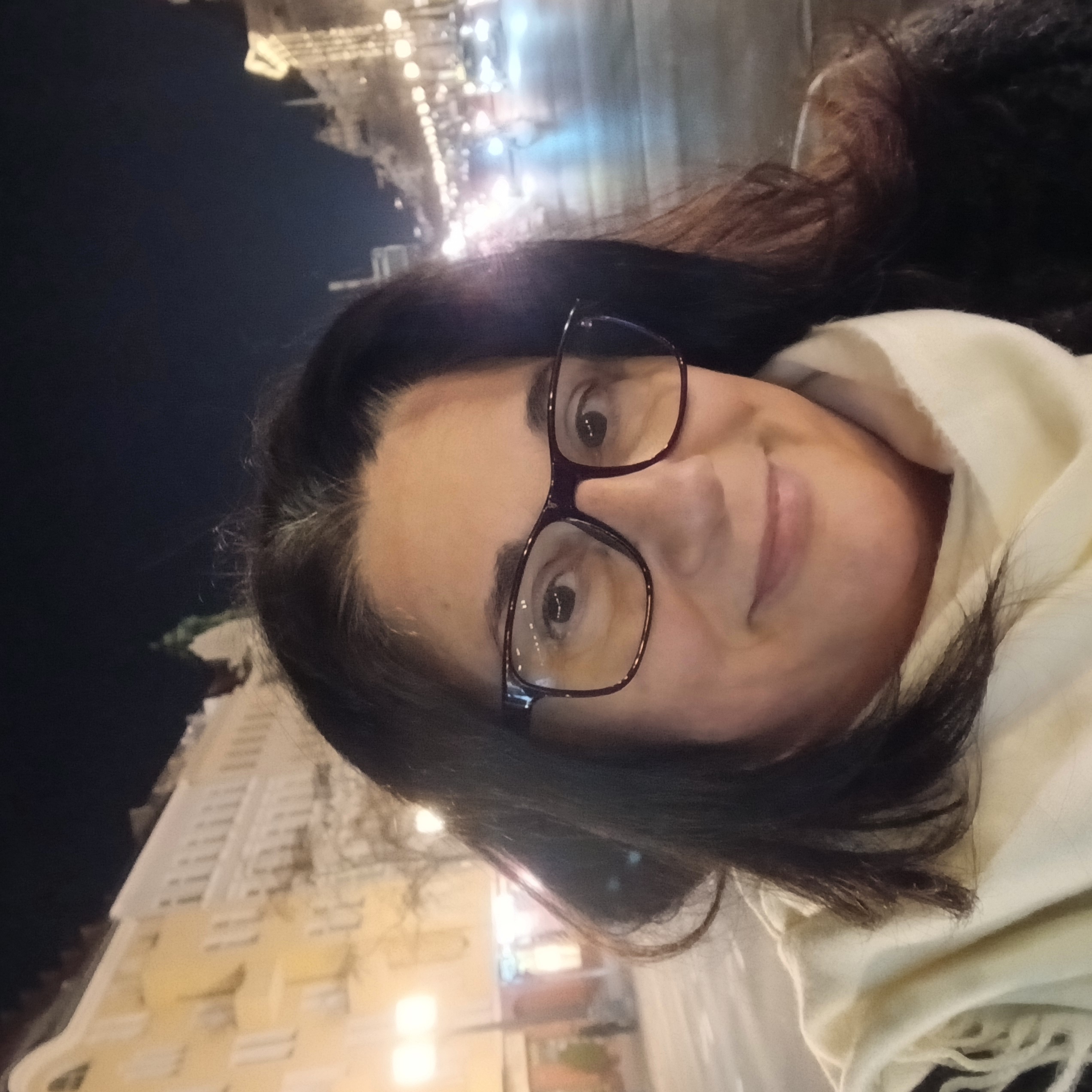 Φωτεινη, Greek single in Berlin, Germany - Greek Connection